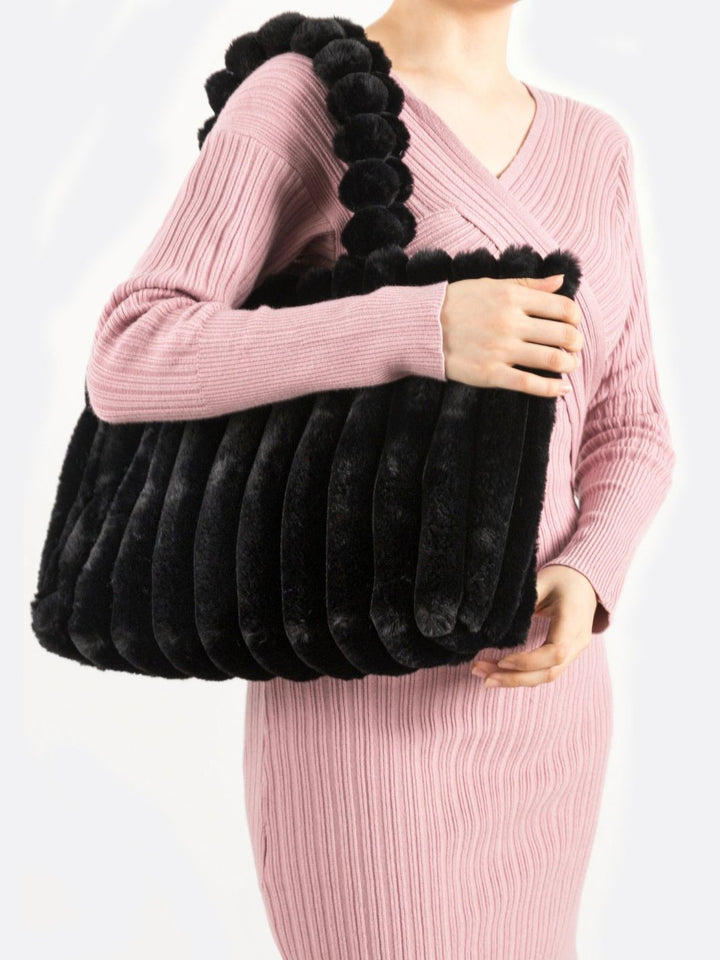 cabas noir fausse fourrure